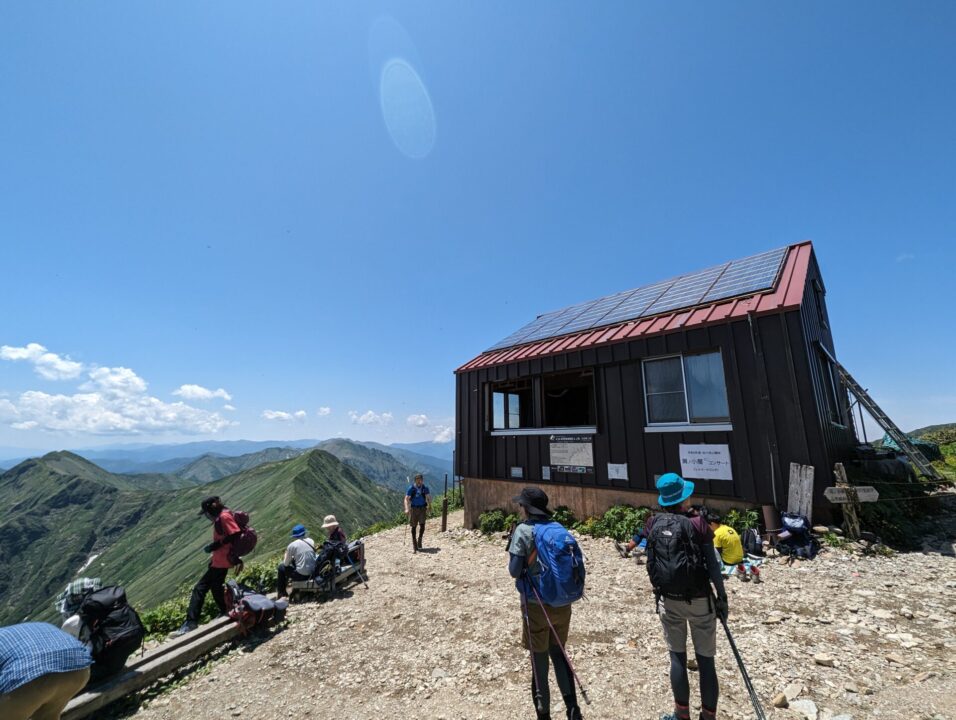 肩の小屋