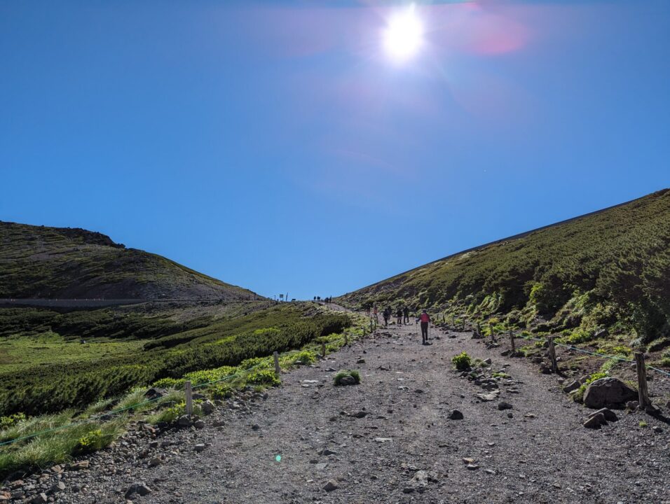 畳平から登山道入口付近