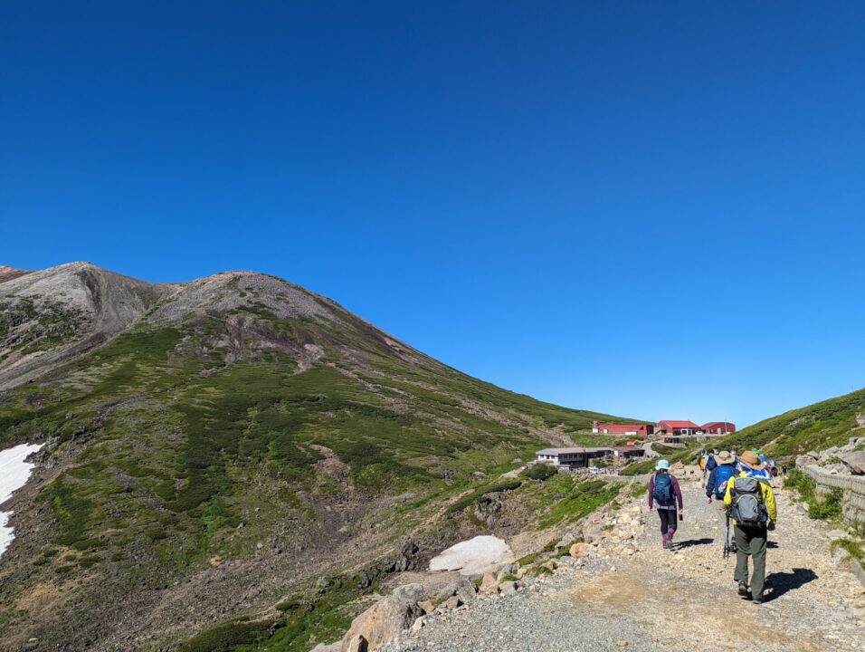 肩ノ小屋手前の登山道