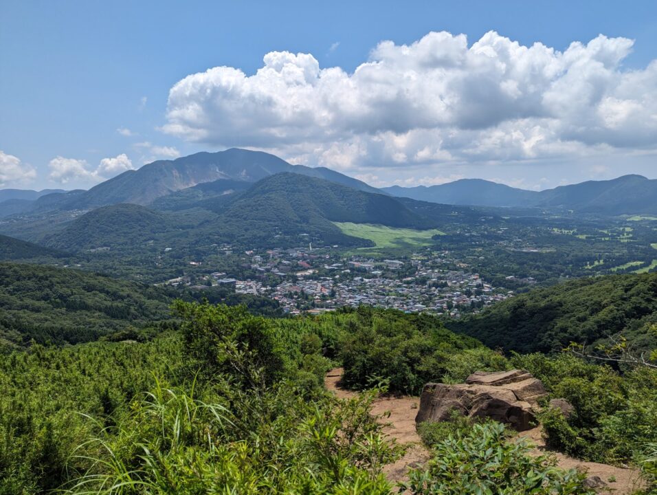 矢倉沢峠へ向かう稜線