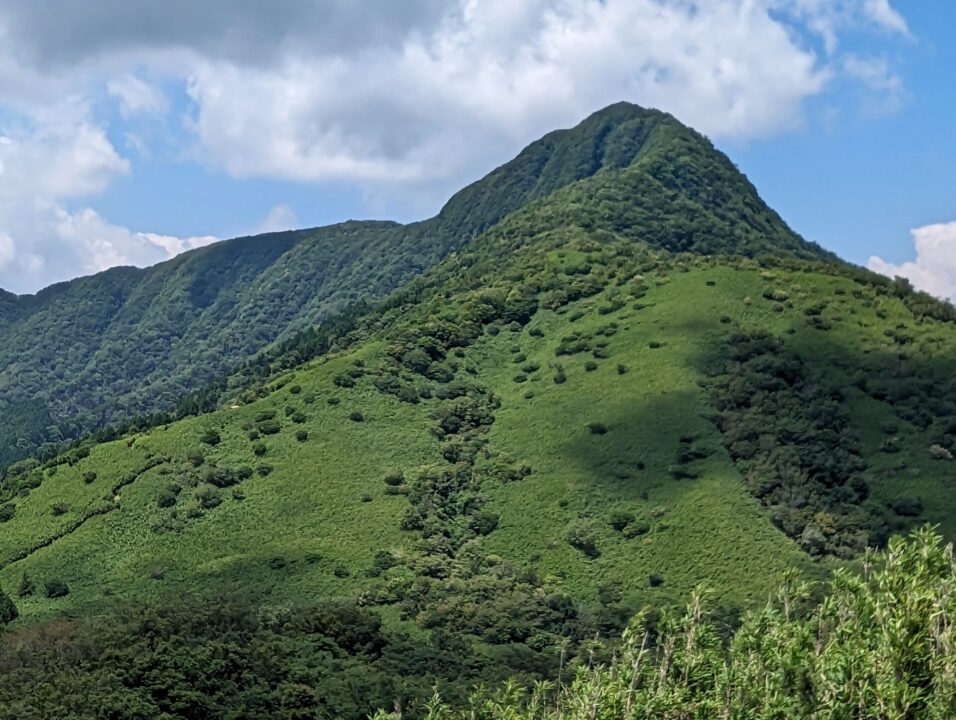 突き出た山が金時山です