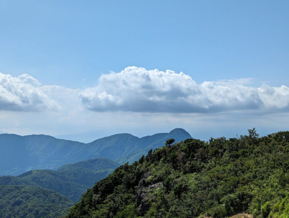 金時山ごしに富士山が・・見えません！