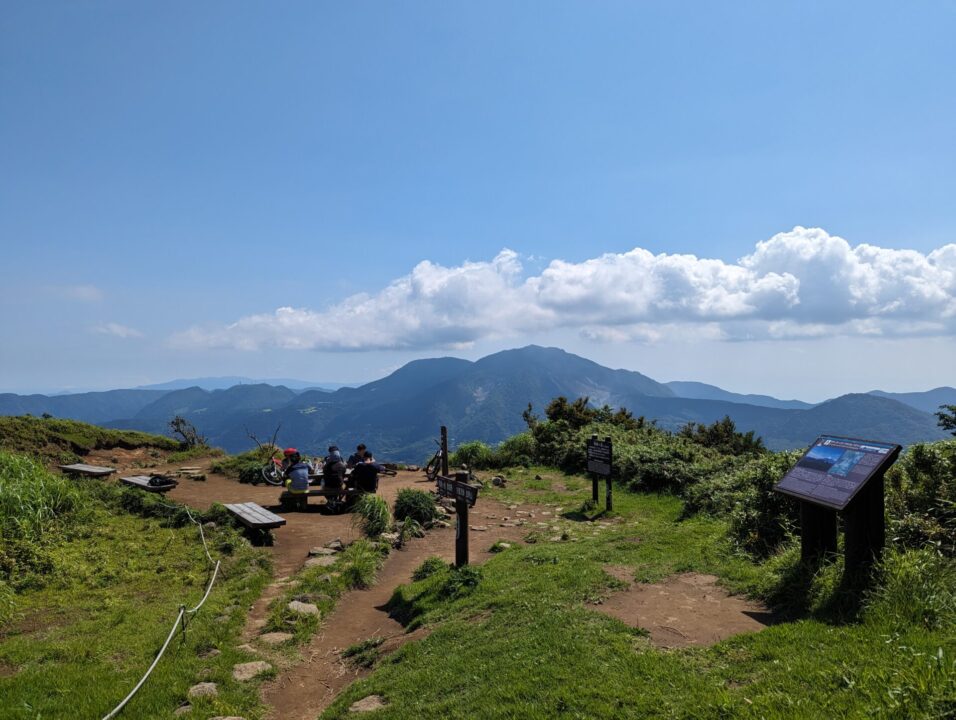 明神が岳山頂は開けています。