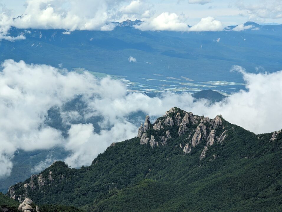 瑞牆山を見下ろす