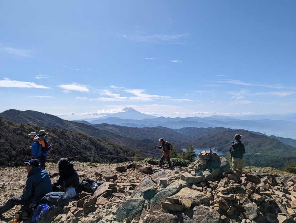 大菩薩嶺から富士山を望む