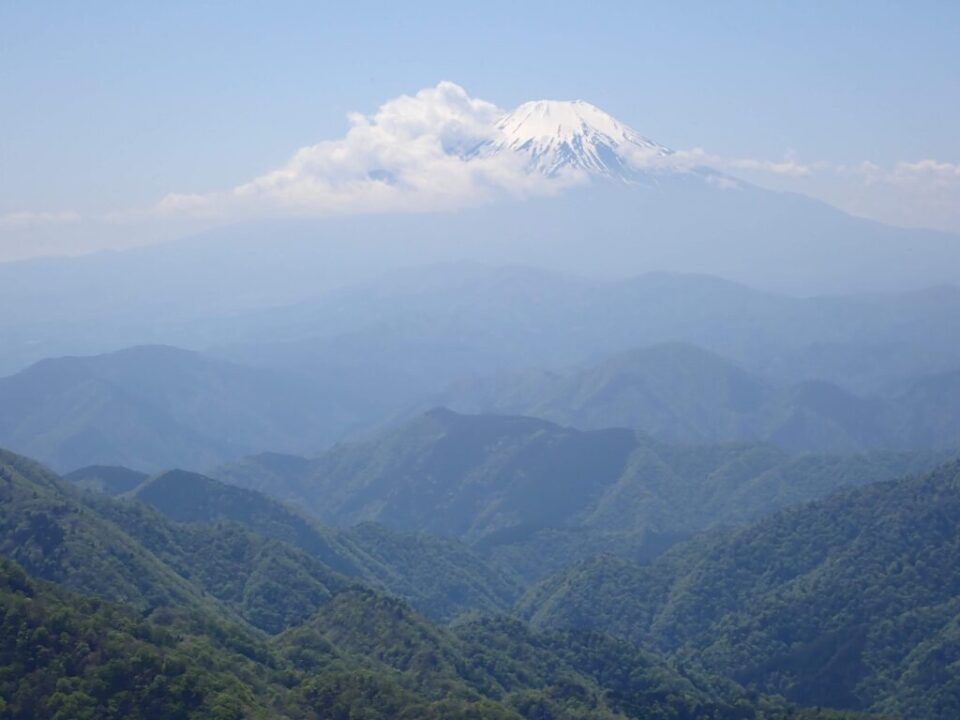 塔ノ岳山頂から富士山の眺め