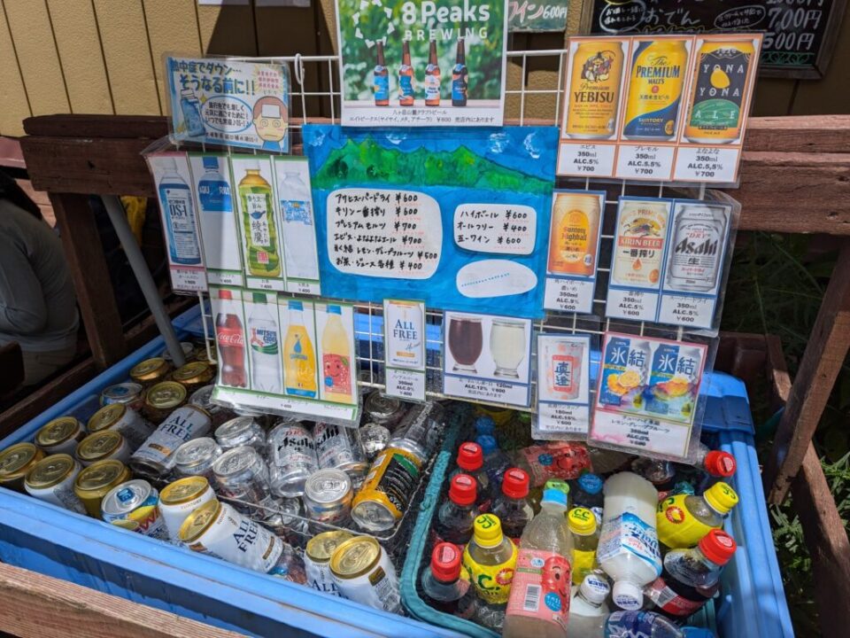 オーレン小屋の飲み物は自然の水でかけ流しで冷やしています