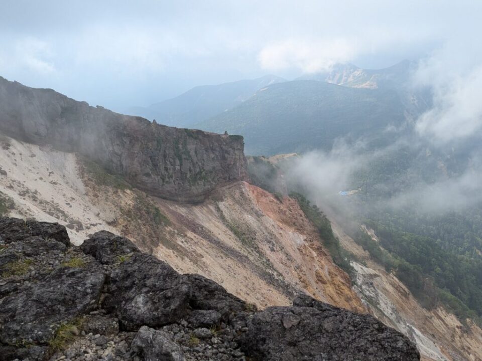 硫黄岳山頂　爆裂火口