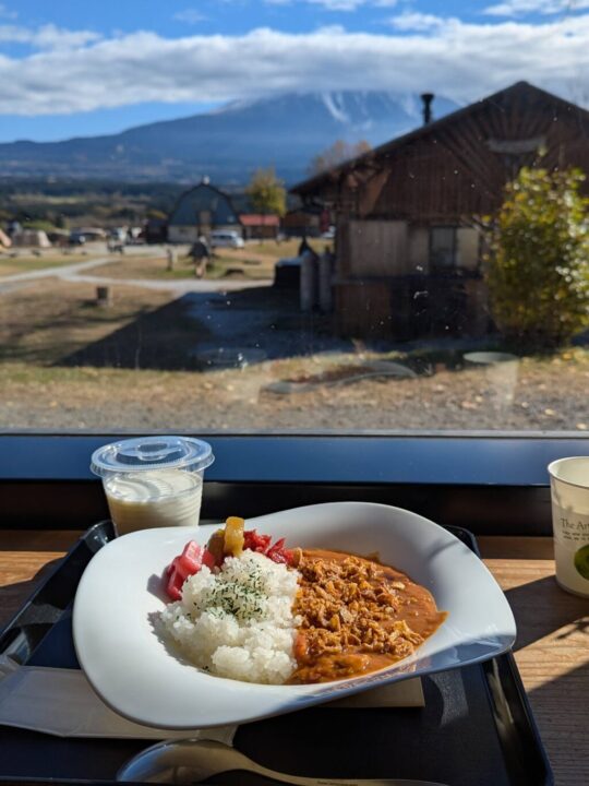 ふもとっぱらキャンプ場のチキンカレー🍛