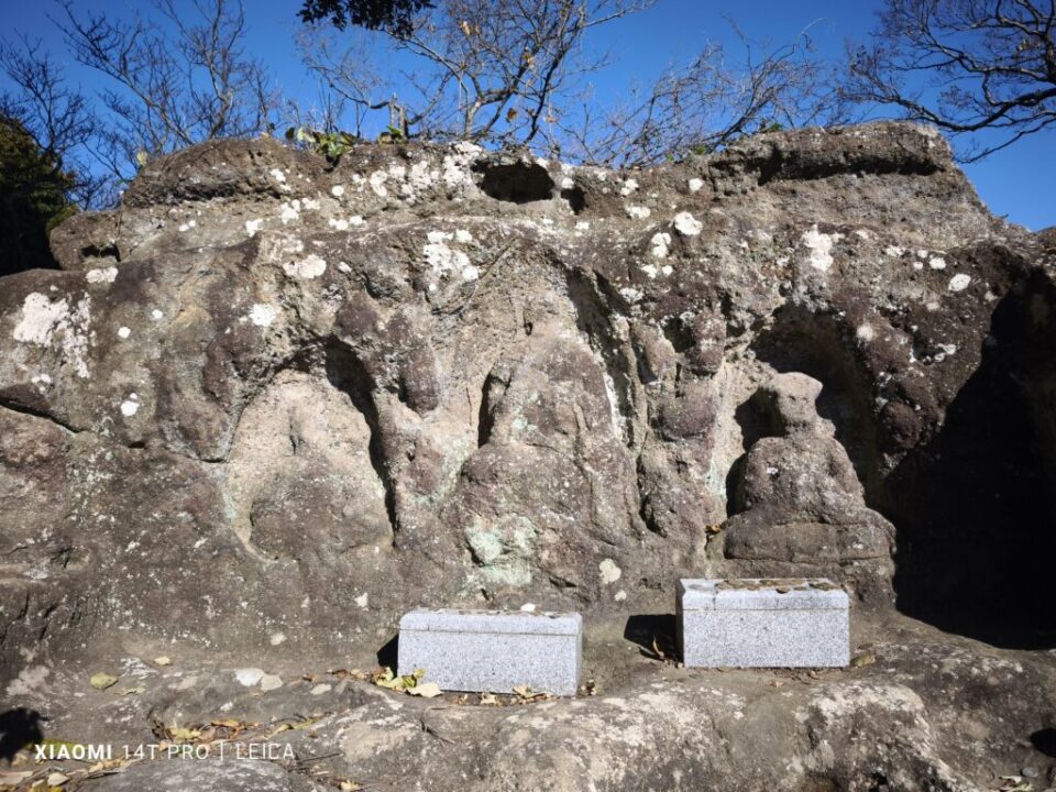 十王岩の3体