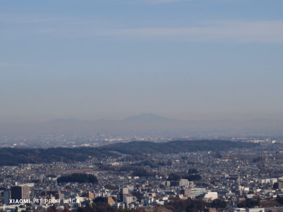 赤ぼっこ山頂から筑波山を望む