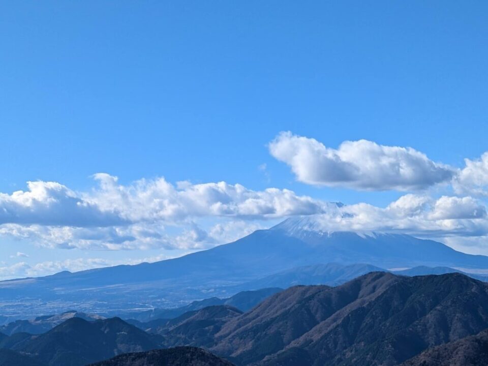 三ノ塔山頂から富士山