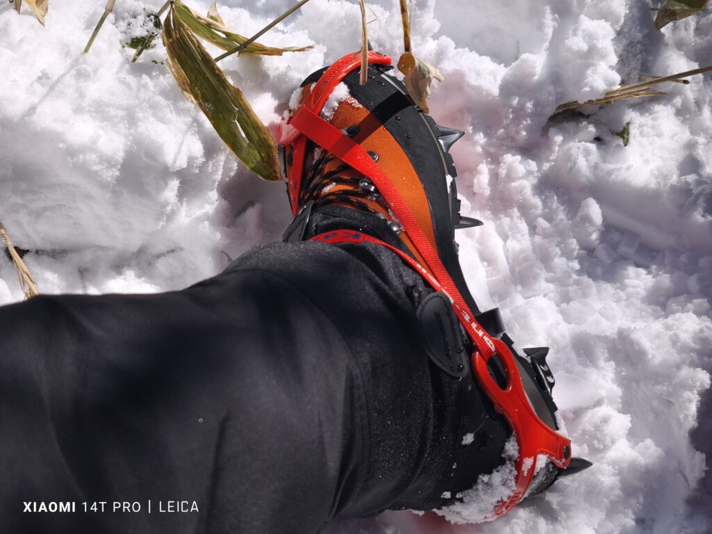 山スキー。アルパイントレッカー・クランポン.雪山登山。 山スキー。アルパイントレッカー・クランポン.雪山登山。