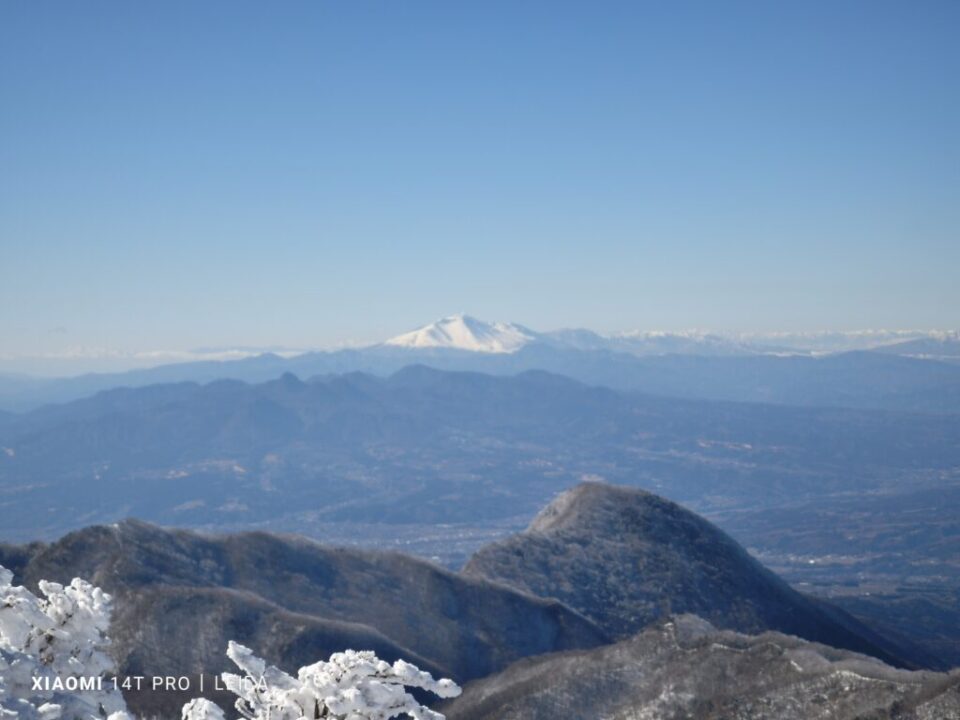 黒檜山頂から浅間山を望む