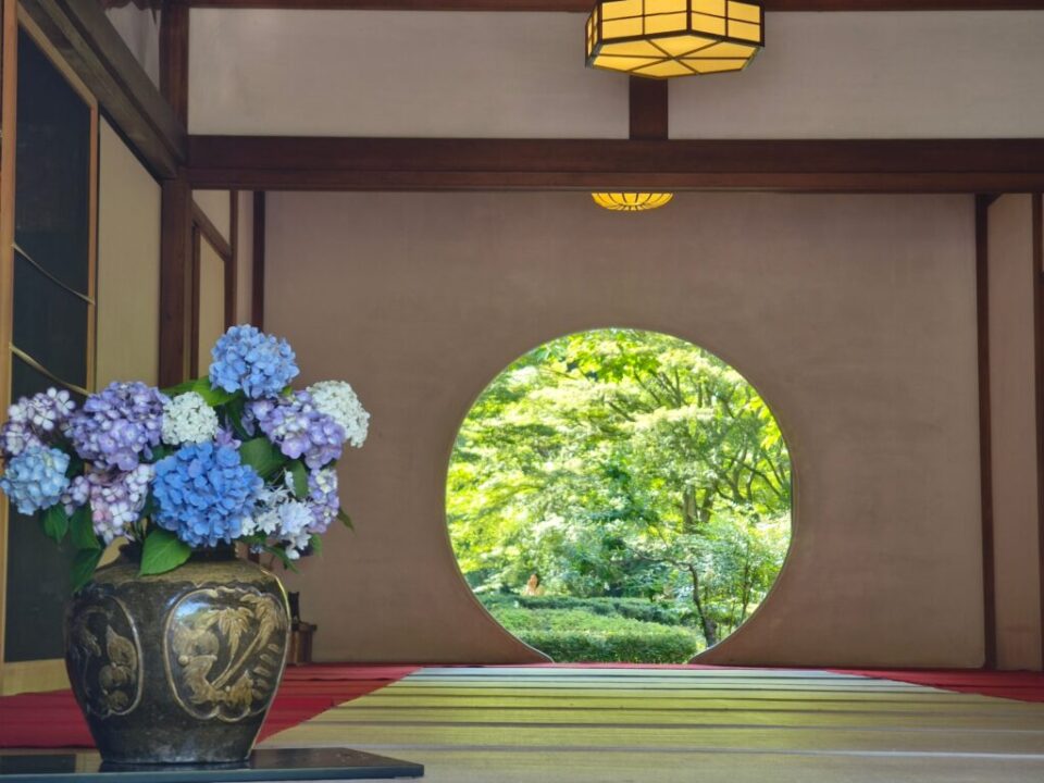 明月院の丸窓
