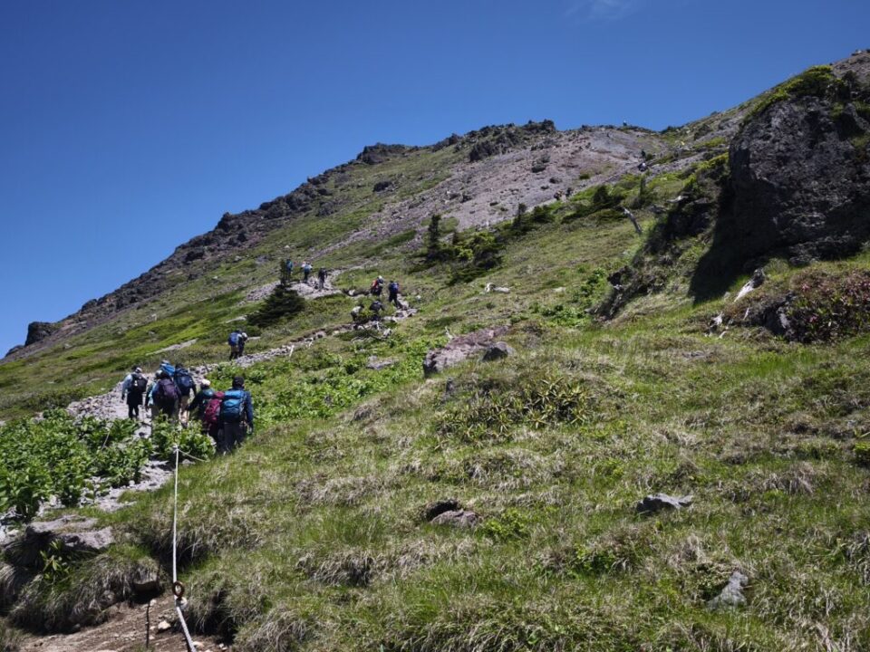 日光白根山 ガレ場