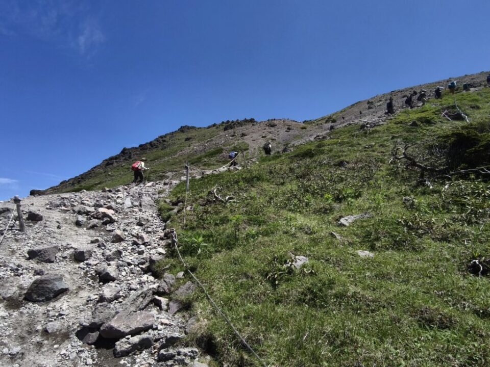 日光白根山ガレ場
