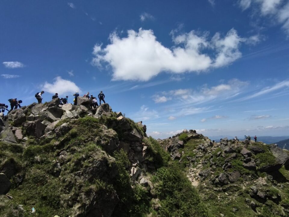 日光白根山山頂を望む
