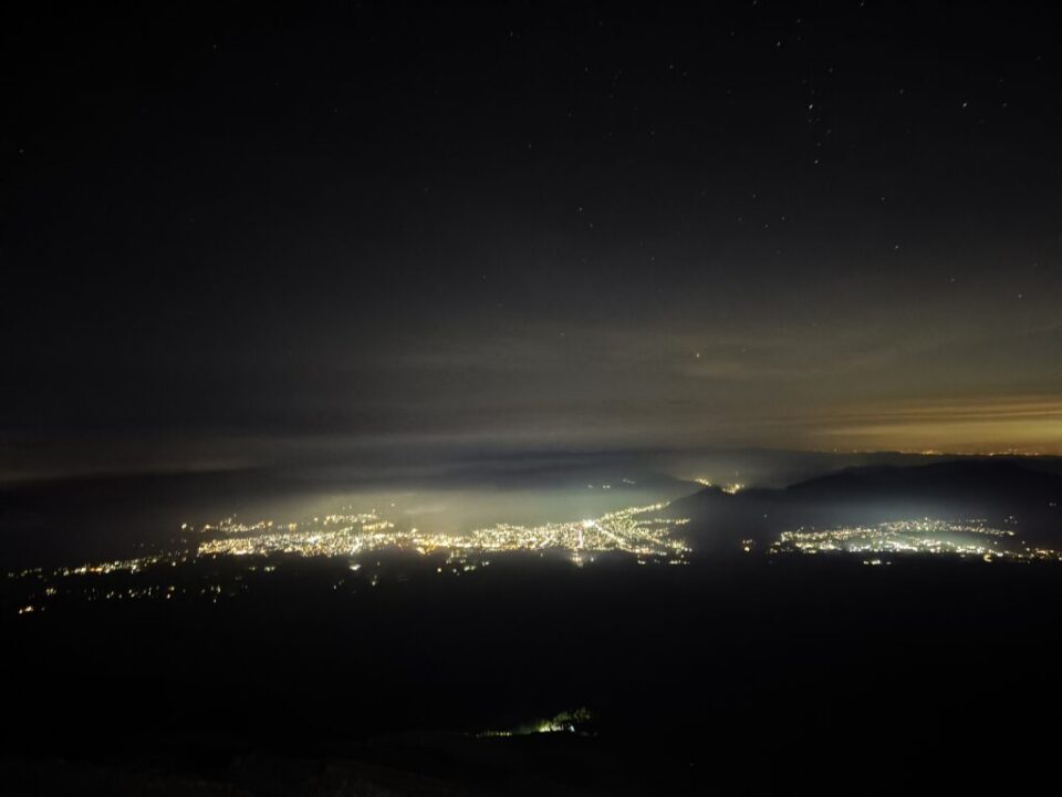 日の出館から富士吉田の夜景
