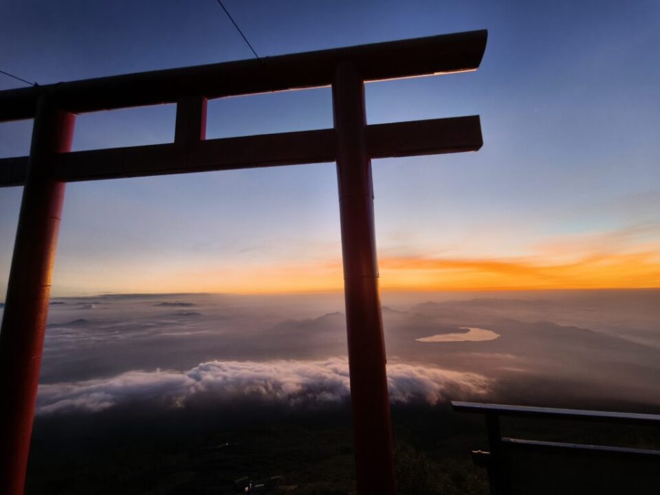 鳥居荘からのご来光