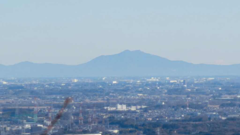日和田山頂から筑波山
